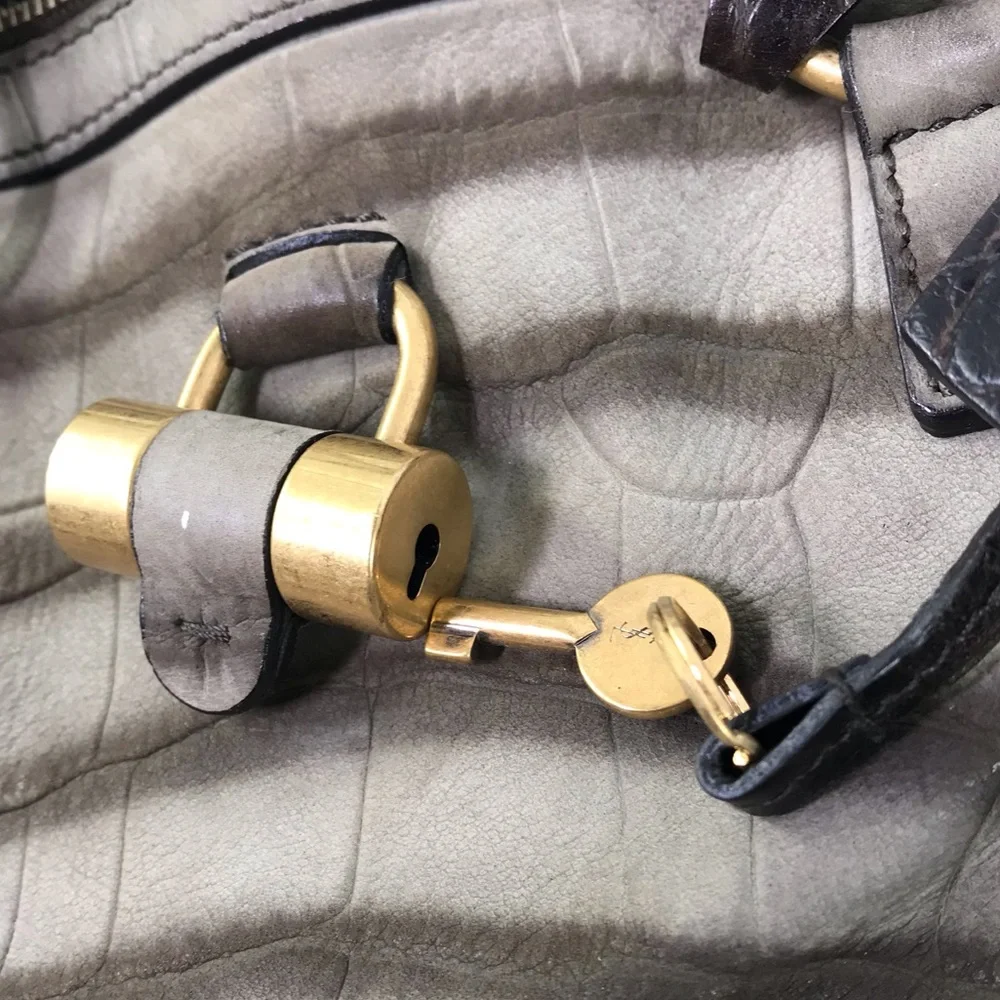 💎 RARE 💎 YSL MUSE TOTE LEATHER STATEMENT BAG EMBOSSED - Picture 9 of 16